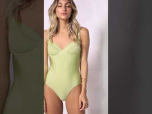 Carregar e reproduzir vídeo no visualizador da galeria, Maiô/Body Split Verde Oliva